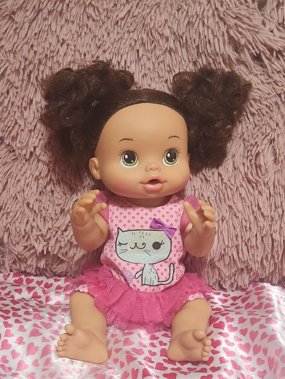 Baby Alive 2008 Drinks and wets Baby Hispanic brunette doll green eyes Kitty